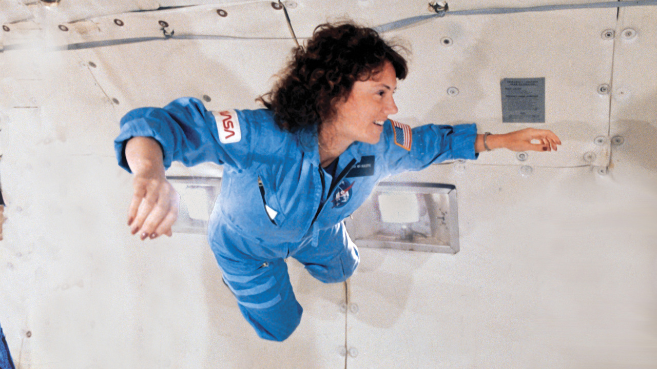 christa_weightless_nasa_s86-25196_cmyk_2-20241113.jpg